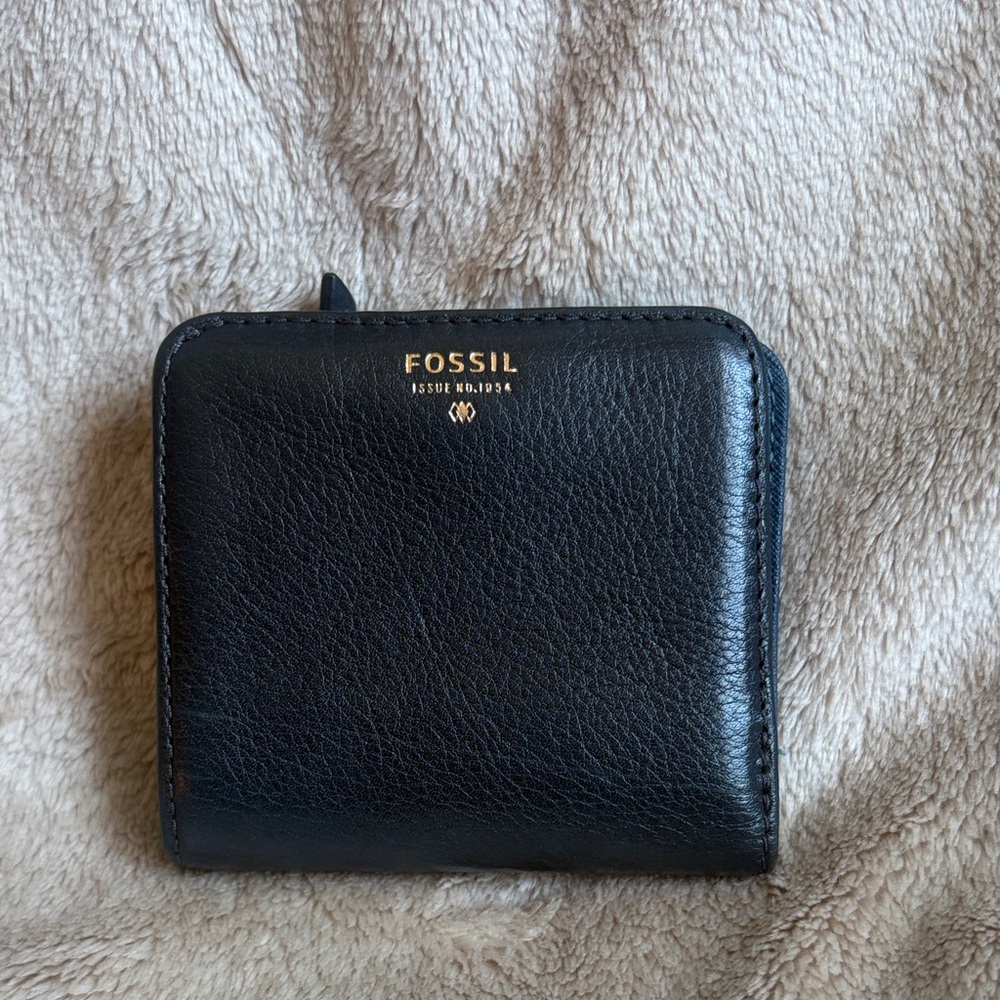 Fossil Navy Leather Compact Wallet